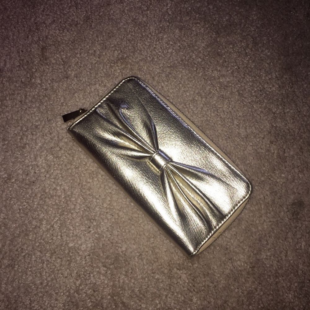 Bowtie gold wristlet